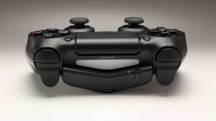 Power Pak for PS4 装着時 背面